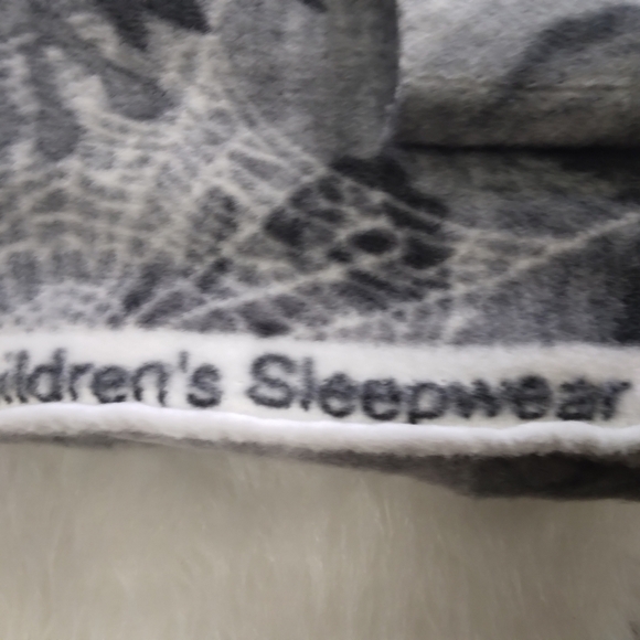 FABRIC Mid Wgt Soft HAND fleece In Spooky Webs Floral, The Last Off The Bolt - Picture 12 of 12